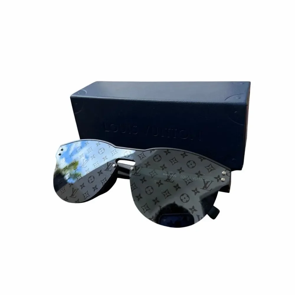 Louis Vuitton waimea round glasses
